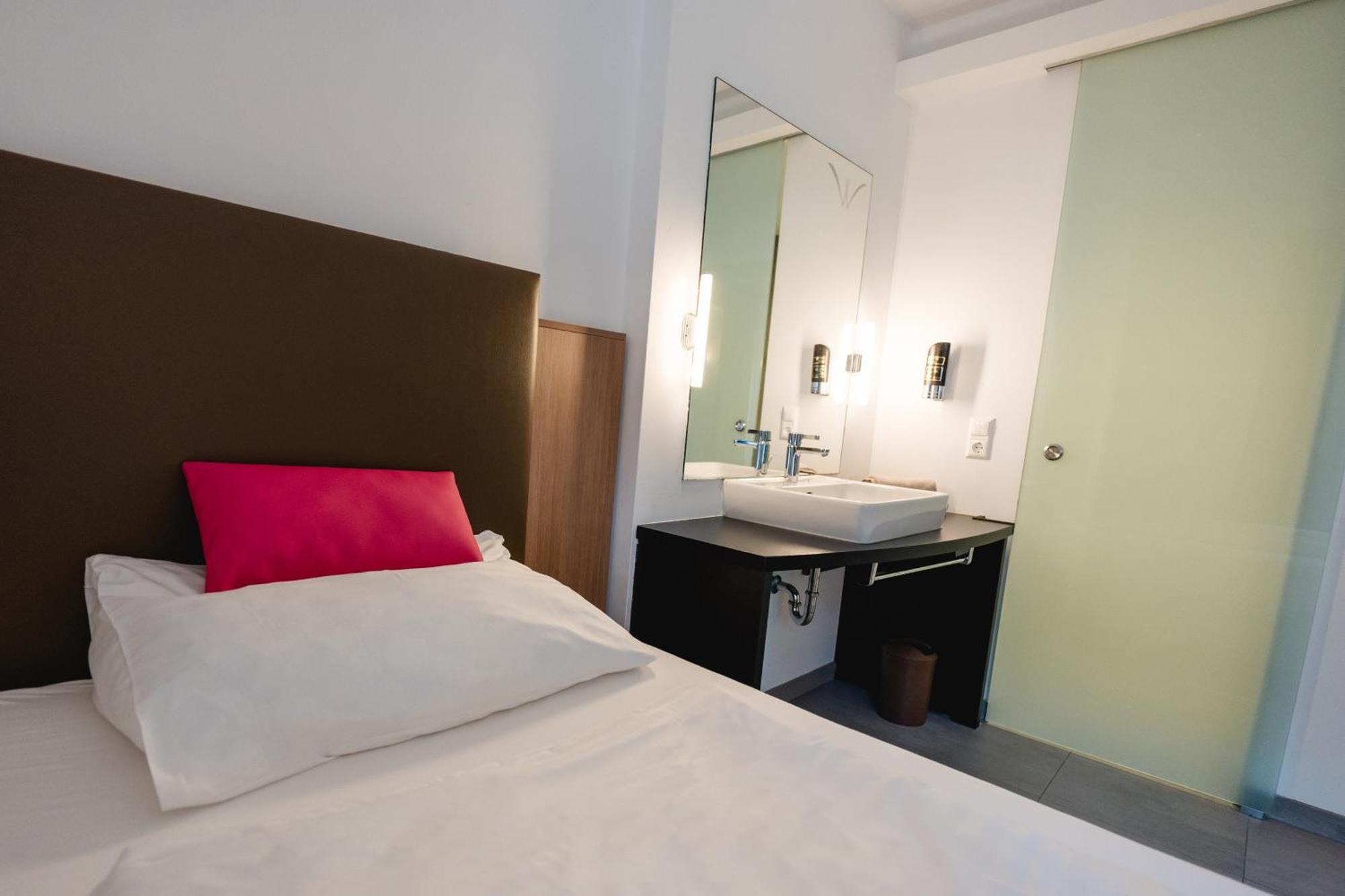 4U Hotel Men Only Hohenthurn Экстерьер фото